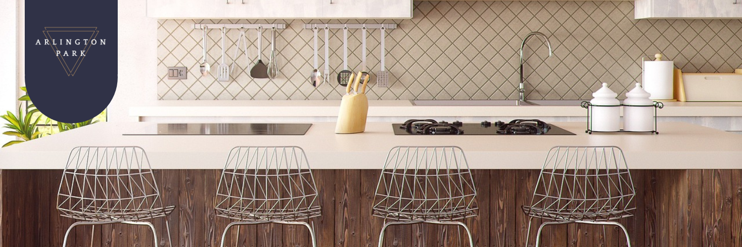 Kitchen breakfast bar with stools